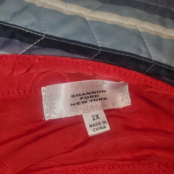 Shannon Ford New York Size 2X Popover Red Textured Top Holiday Office 3/4 Sleeve - Picture 4 of 7